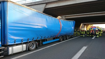 Feuerwehr Frankfurt am Main: FW-F: Lkw-Sicherung auf der BAB5 / B43