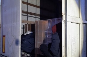 Bundespolizeiinspektion Leipzig: BPOLI L: Drei Flüchtlinge aus LKW befreit