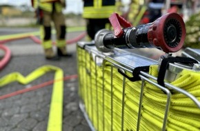 Freiwillige Feuerwehr Alpen: FW Alpen: Garagenbrand auf der Rheinberger Stra&szlig;e