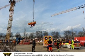 Feuerwehr München: FW-M: Bauarbeiter schwer verletzt (Bogenhausen)