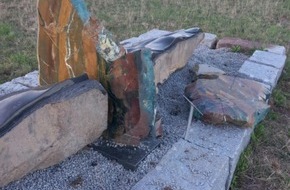 Polizeipr&auml;sidium Ludwigsburg: POL-LB: Altdorf: Skulptur besch&auml;digt - Zeugen gesucht