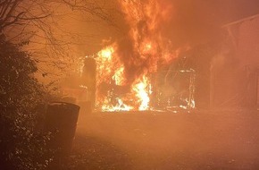 Polizeiinspektion Wilhelmshaven/Friesland: POL-WHV: Brand einer hölzernen als Werkstatt dienenden Garage in Zetel ohne Verletzte