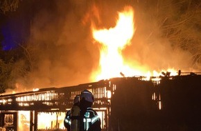 Feuerwehr Hattingen: FW-EN: Scheunenbrand droht auf Wohnhaus überzugreifen