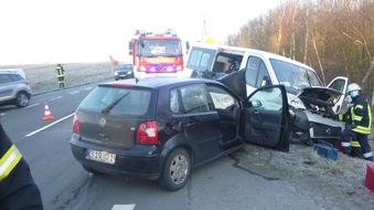 Polizeiinspektion Lüneburg/Lüchow-Dannenberg/Uelzen: POL-LG: ++ Lüneburg - Trickdiebe beklauen 86-Jährige - Zeugenhinweise ++ Hanstedt I, OT. Brauel - Kleintransporter mit Kindern kollidiert mit Pkw - fünf Leichtverletzte ++