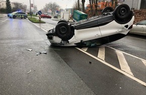 Polizei Bochum: POL-BO: Verkehrsunfall: Auto überschlägt sich