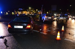 Kreispolizeibehörde Herford: POL-HF: Verkehrsunfall mit Personenschaden - 
Drei Leichtverletzte auf viel befahrener Kreuzung