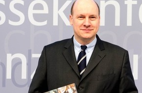 Allianz Deutschland AG: Geschäftsergebnisse 2012: Zufriedene Kunden beflügeln Allianz Deutschland / Jeder zweite Kunde gibt Allianz Top-Noten / Umsatz stabil, Gewinn steigt / Trendwende im Sachgeschäft bestätigt (BILD)
