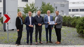 Hessisches Landesamt für Naturschutz, Umwelt und Geologie: Grüne Inseln statt Asphaltwüste – Klimaanpassung im Gewerbegebiet