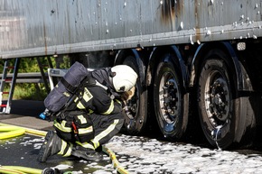 FW-MK: Lkw-Brand auf der Autobahn