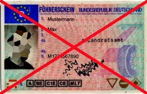 Polizei Mettmann: POL-ME: Deutlich betrunken und ohne Führerschein unterwegs - Hilden - 2102055
