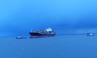 Wasserschutzpolizeiinspektion Oldenburg: WSPI-OLD: Festmacherleinen brechen - Containerschiff vertreibt auf Seeschifffahrtsstraße Jade