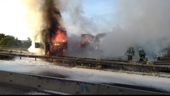 Polizeiinspektion Göttingen: POL-GÖ: (266/2018) Nach LKW-Unfall auf A 7 bei Echte - Autobahn in Fahrtrichtung Hannover voraussichtlich bis Mittwochmittag gesperrt