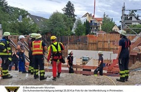 Feuerwehr München: FW-M: Bauarbeiter abgestürzt (Ramersdorf)