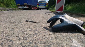 Polizeipräsidium Mittelhessen - Pressestelle Wetterau: POL-WE: Was so alles auf der Fahrbahn liegt oder darüber läuft 
- Von Fundstücken und Fundtieren auf der Autobahn