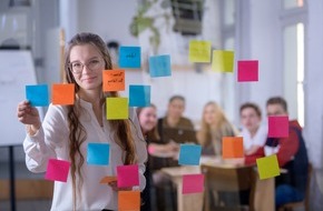 Stiftung der Deutschen Wirtschaft (sdw) gGmbH: Studieren mit Stipendium - mehr als nur eine Finanzspritze / Ab jetzt können sich Studierende wieder für eine Förderung der Stiftung der Deutschen Wirtschaft bewerben