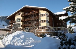 Hotel Schwarzer Adler: Im Hotel Schwarzer Adler im Tannheimertal zeigen sich Winter und Advent von der schönsten Seite - BILD