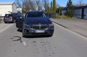 Kreispolizeibehörde Herford: POL-HF: Verkehrsunfall mit einem Leichtverletzten - Drei Autos prallen ineinander