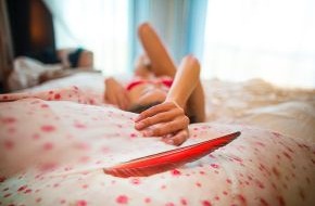 FUN FACTORY GmbH: Deutschland "sext" nicht so, wie es sich wünscht / Eine Studie der FUN FACTORY zeigt: Die Deutschen wissen viel über Sex, leben ihre Wünsche jedoch nicht aus