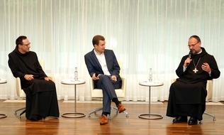 Benediktiner auf dem Zion mit COMMUNIO-Preis in Schwerte ausgezeichnet - M&ouml;nchsgemeinschaft der Dormitio-Abtei und des Priorats Tabgha erh&auml;lt Auszeichnung f&uuml;r Engagement f&uuml;r Dialog, Verst&auml;ndigung und Vers&ouml;hnung im Heiligen Land