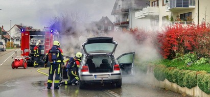 Feuerwehr Allensbach: FW Allensbach: B1 PKW Brand innerorts