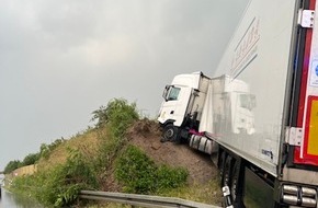 Polizeiinspektion Osnabrück: POL-OS: Melle: LKW-Unfall an der Anschlussstelle Melle-West (Foto)