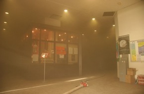 Feuerwehr Essen: FW-E: Feuer in Gesamthochschule Essen-Duisburg