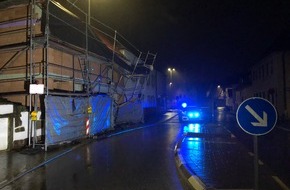Polizeidirektion Ludwigshafen: POL-PDLU: Unfallflucht in Mutterstadt - Feuerwehr muss Gerüst demontieren