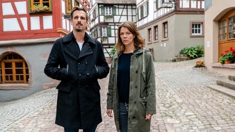 ZDF: Jessica Schwarz und Max von Thun im ZDF-Zweiteiler "Und tot bist Du!" (FOTO)