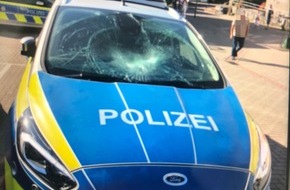 Polizei Mettmann: POL-ME: Randalierer beschädigte Streifenwagen - Festnahme und Einweisung - Monheim am Rhein - 2208106
