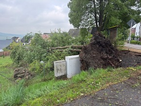 FW VG Westerburg: Unwetter wütet über Verbandsgemeinde Westerburg - Feuerwehren im Dauereinsatz