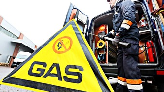 Feuerwehr Plettenberg: FW-PL: Hestenbergtunnel in Plettenberg wegen gasähnlichem Geruch gesperrt