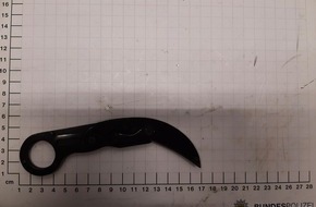 Bundespolizeidirektion Sankt Augustin: BPOL NRW: Unbekannter bedroht Jugendgruppe mit Messer