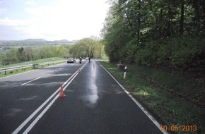Polizeiinspektion Hameln-Pyrmont/Holzminden: POL-HOL: Bundesstraße 64 - "Kratzeberg" Negenborn: Ölspur wird Opelfahrer zum Verhängnis - 18jähriger mit Rettungshubschrauber in Uniklinik -