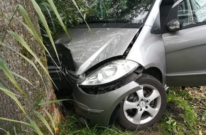 Polizeiinspektion Stade: POL-STD: 80-jährige Autofahrerin bei Unfall im Alten Land verletzt