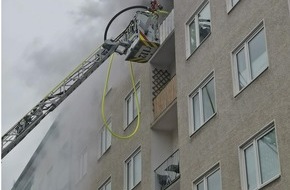 Feuerwehr München: FW-M: Bewohnerin stirbt bei Zimmerbrand (Westend)