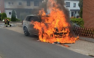 Polizeiinspektion Cuxhaven: POL-CUX: Brand eines PKW in Langen (Lichtbild in der Anlage)