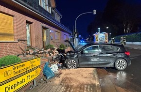 Polizeiinspektion Diepholz: POL-DH: --- Barnstorf - Pkw gegen Hauswand ---