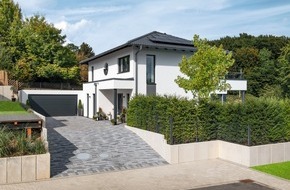 WeberHaus GmbH & Co. KG: Homestory: Energieeffizientes Stadthaus für zwei / WeberHaus