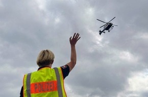 Polizeiinspektion Wilhelmshaven/Friesland: POL-WHV: Polizeihubschrauber landet spontan auf Wangerooge - unvergessliches Ferienpass-Erlebnis für 20 Kinder
