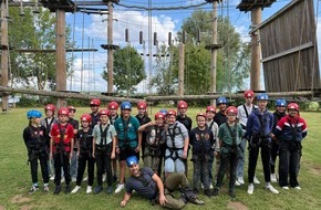 Feuerwehr Xanten: FW Xanten: Teambuilding für die Jugendfeuerwehr im Kletterpark