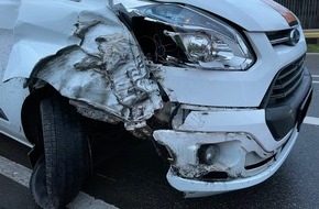 Polizeidirektion Kaiserslautern: POL-PDKL: LKW-Reifen verursacht Verkehrsunfall