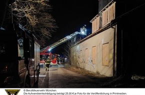 Feuerwehr München: FW-M: Brand im denkmalgeschützten Kieswerk (Perlach)