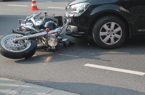 Kreispolizeibehörde Rhein-Kreis Neuss: POL-NE: Verkehrsunfall fordert einen verletzten Kradfahrer