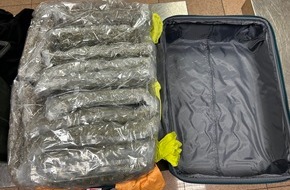 Hauptzollamt Itzehoe: HZA-IZ: Drei Festnahmen nach versuchtem Marihuana-Schmuggel am Hamburger Flughafen / ZOLL verhindert Einfuhr von Marihuana in Rekordmenge