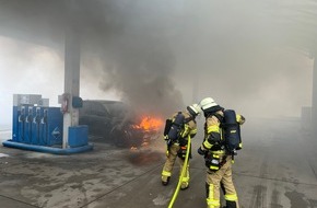 Feuerwehr Bremerhaven: FW Bremerhaven: PKW-Brand an einer Tankstelle