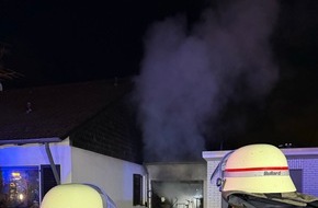 Feuerwehr Kaarst: FW-NE: Garage in Vollbrand - Feuerwehr verhindert weitere Ausbreitung