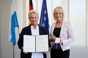 LichtBlick Seniorenhilfe e.V.: LichtBlick-Gründerin Lydia Staltner erhält Bundesverdienstkreuz / Seit 2003 unterstützt sie mit ihrem Verein Senioren in Altersarmut