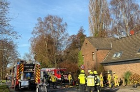 Feuerwehr Neukirchen-Vluyn: FW Neukirchen-Vluyn: Verkehrsunfall mit eingeklemmter Person - Feuerwehren Krefeld und Neukirchen-Vluyn im Einsatz