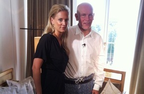 TELE 5: John Malkovich im TELE 5-Interview:  "Wenn ich fotografiert werde, komme ich mir manchmal wie ein Affe vor" (mit Bild)