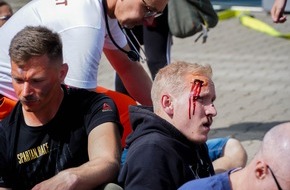 Feuerwehr Bremerhaven: FW Bremerhaven: Großübung in Bremerhaven mit überregionaler Beteiligung erfolgreich verlaufen - Mehrere Schwerverletzte nach Fettexplosion